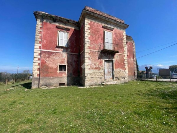 casa indipendente in vendita a San Giovanni Incarico