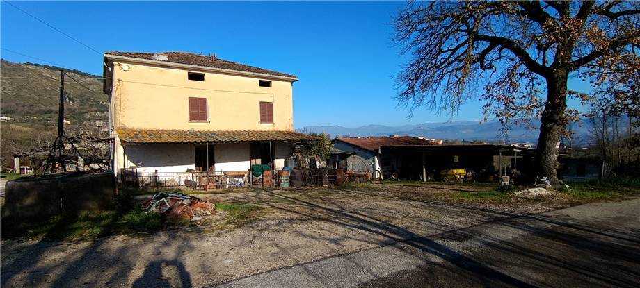 casa indipendente in vendita a San Giovanni Incarico