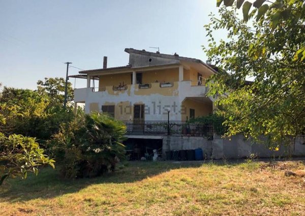 casa indipendente in vendita a San Giovanni Incarico