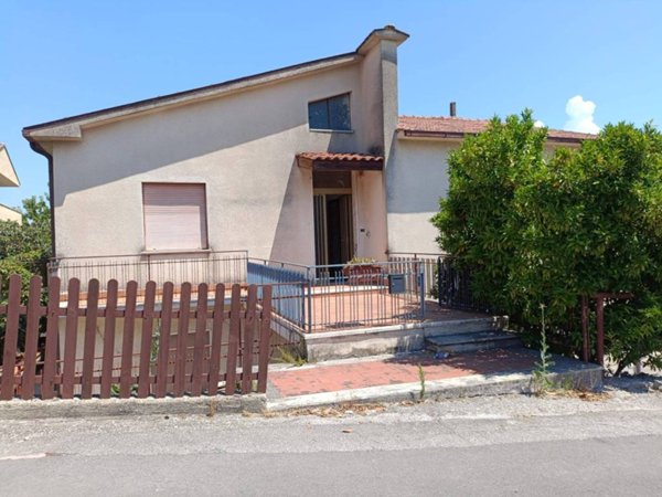 casa indipendente in vendita a San Giovanni Incarico