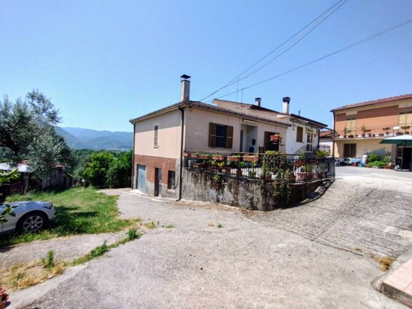 casa semindipendente in vendita a San Giovanni Incarico