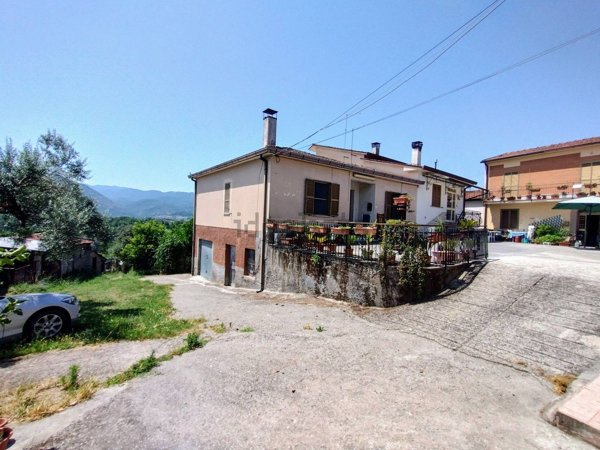 casa semindipendente in vendita a San Giovanni Incarico