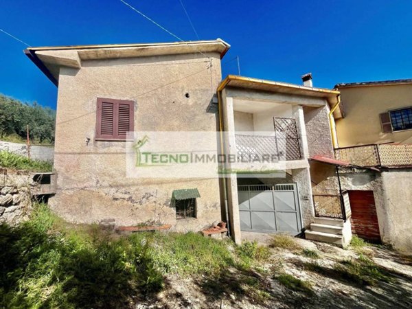 casa semindipendente in vendita a San Giovanni Incarico