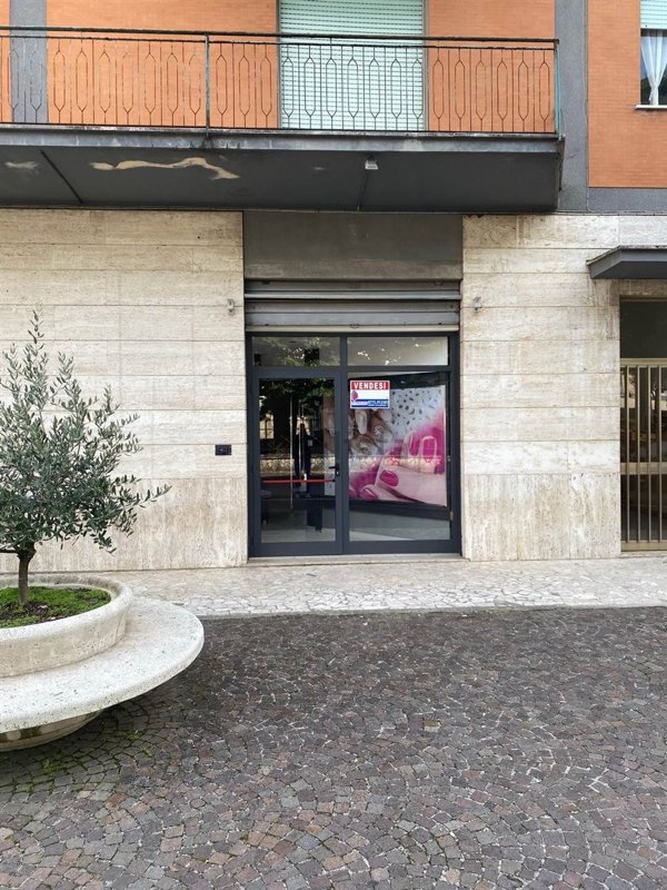locale commerciale in vendita a San Giovanni Incarico