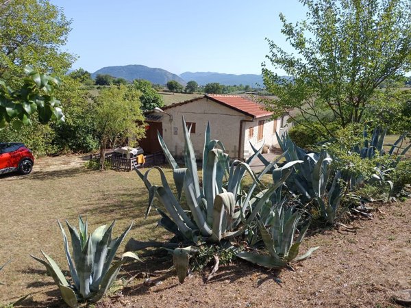 casa semindipendente in vendita a San Giovanni Incarico