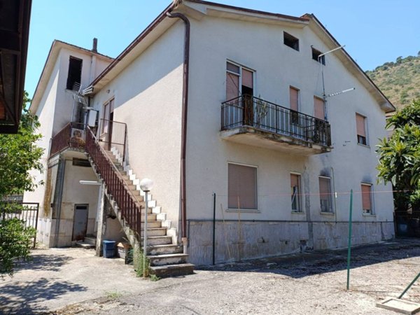 casa indipendente in vendita a San Giovanni Incarico