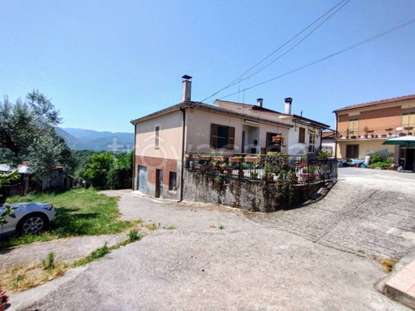 casa indipendente in vendita a San Giovanni Incarico