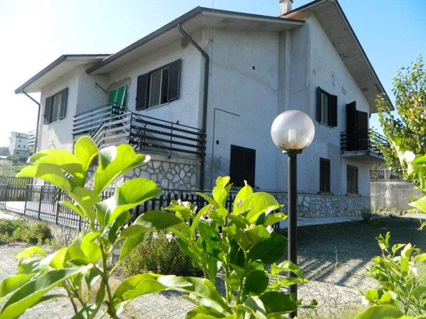 casa indipendente in vendita a San Giovanni Incarico