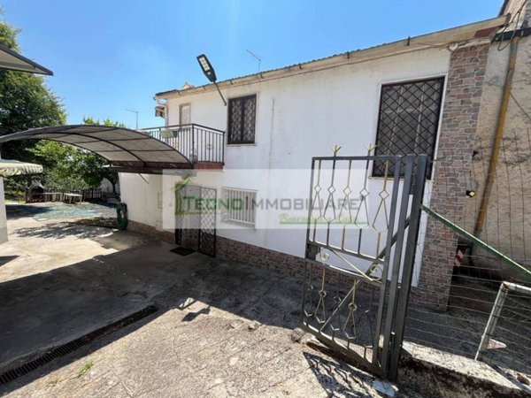 casa semindipendente in vendita a San Giovanni Incarico