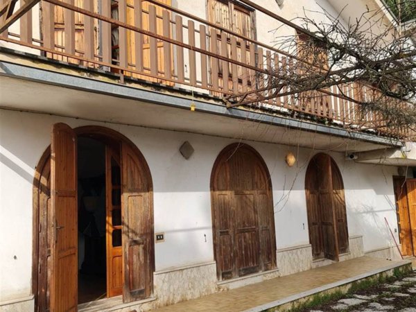 casa indipendente in vendita a San Giovanni Incarico