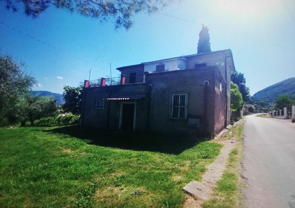 casa indipendente in vendita a San Giovanni Incarico
