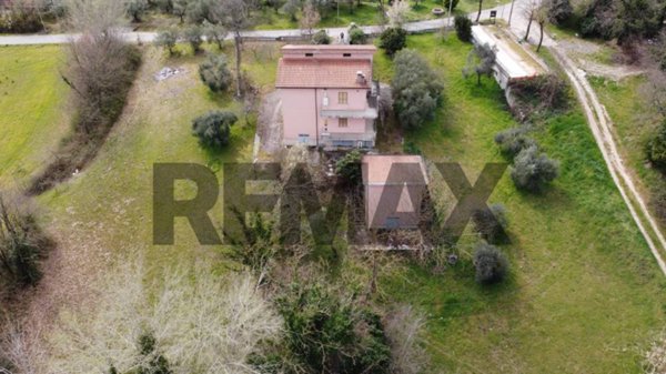 casa indipendente in vendita a San Giovanni Incarico