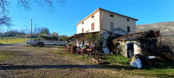 casa indipendente in vendita a San Giovanni Incarico