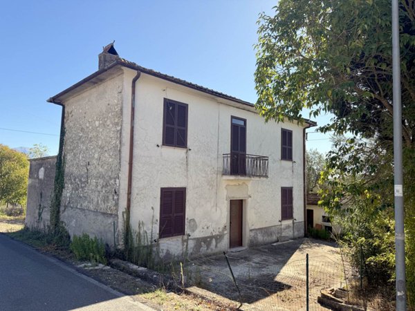 casa indipendente in vendita a San Giovanni Incarico