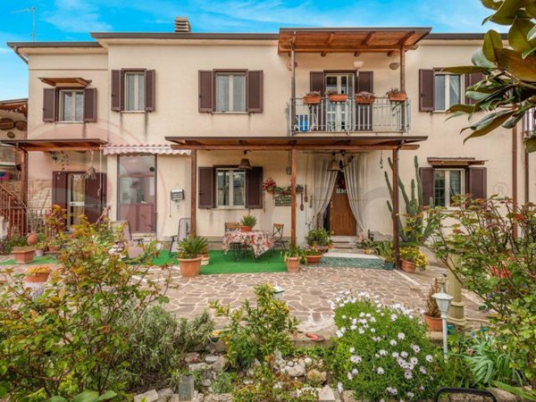 casa indipendente in vendita a Sant'Ambrogio sul Garigliano