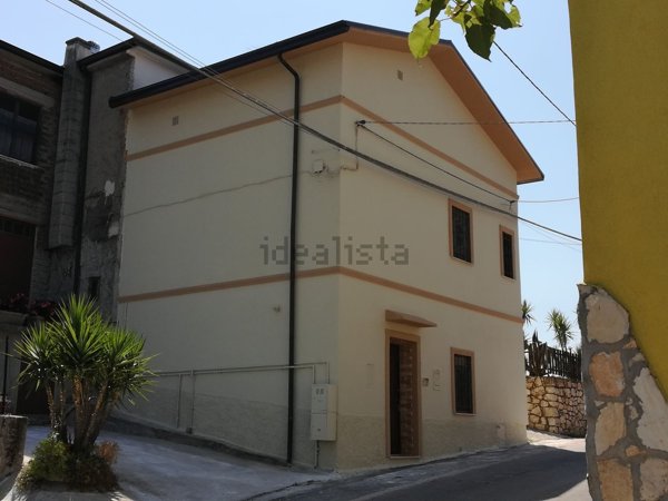 casa indipendente in vendita a Sant'Ambrogio sul Garigliano