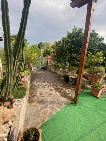 casa indipendente in vendita a Sant'Ambrogio sul Garigliano