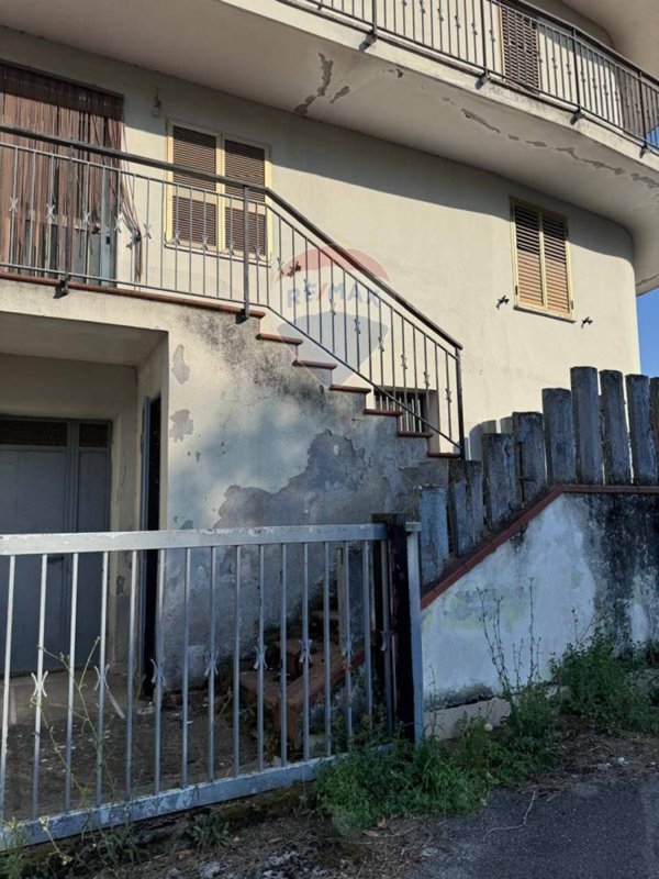 casa indipendente in vendita a Sant'Andrea del Garigliano