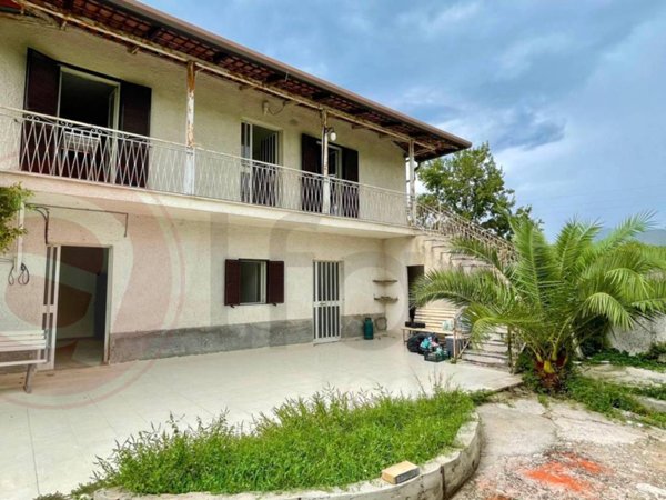 casa indipendente in vendita a Sant'Andrea del Garigliano