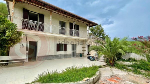 casa indipendente in vendita a Sant'Andrea del Garigliano