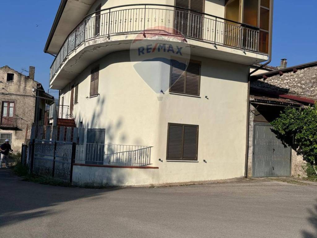 casa indipendente in vendita a Sant'Andrea del Garigliano