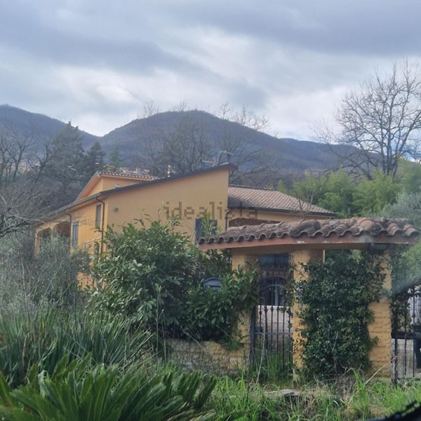 casa indipendente in vendita a Sant'Andrea del Garigliano