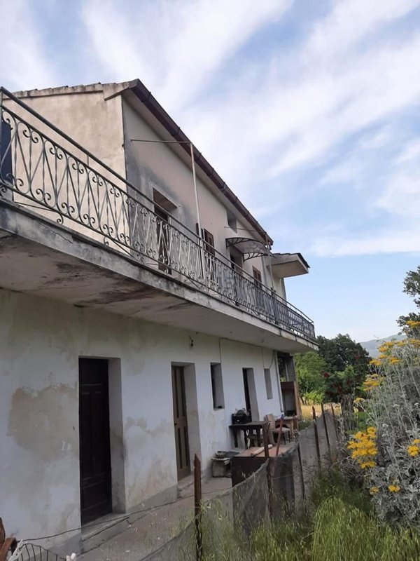 casa indipendente in vendita a Sant'Andrea del Garigliano