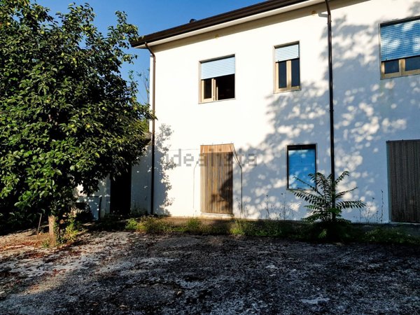 casa indipendente in vendita a Sant'Andrea del Garigliano