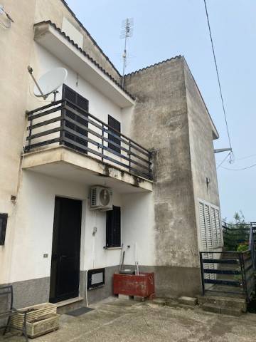 casa indipendente in vendita a Sant'Andrea del Garigliano