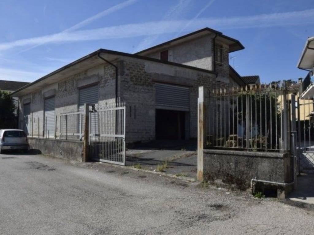 negozio in vendita a Sant'Apollinare