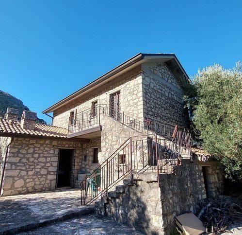 casa indipendente in vendita a Sant'Apollinare