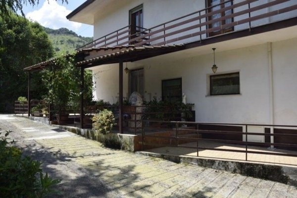 casa indipendente in vendita a Sant'Apollinare