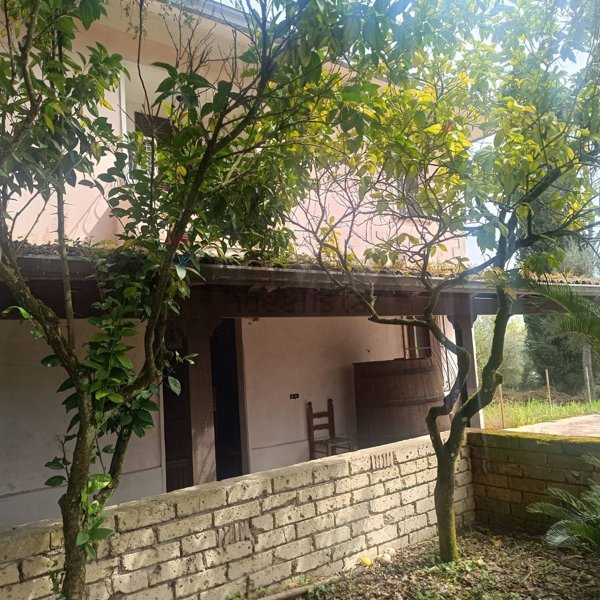 casa indipendente in vendita a Sant'Apollinare