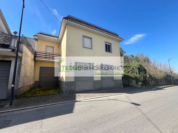 locale commerciale in vendita a Sant'Apollinare