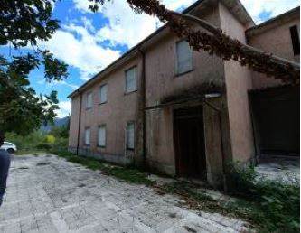 locale di sgombero in vendita a Sant'Elia Fiumerapido