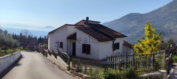 casa semindipendente in vendita a Sant'Elia Fiumerapido in zona Olivella