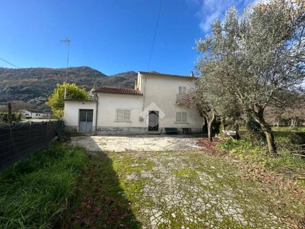 casa indipendente in vendita a Sant'Elia Fiumerapido in zona Olivella