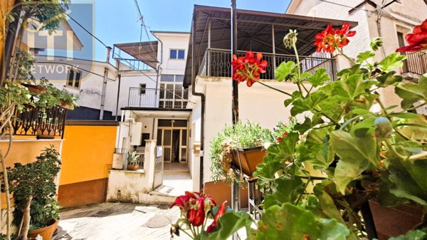 casa indipendente in vendita a Sant'Elia Fiumerapido in zona Valleluce