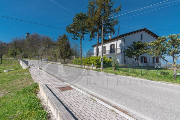 casa indipendente in vendita a Santopadre