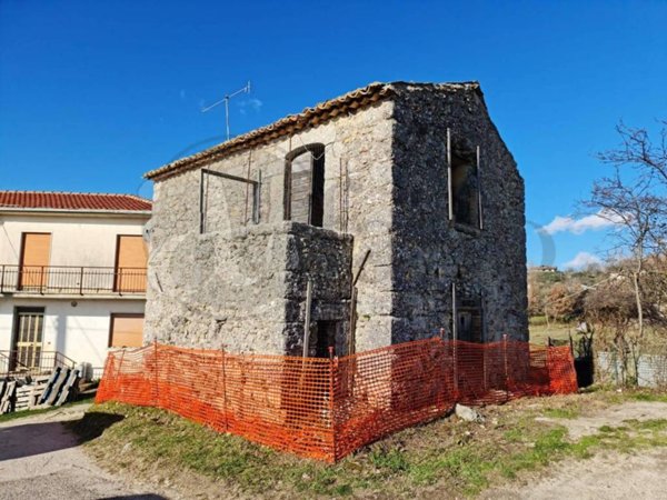 casa indipendente in vendita a Santopadre