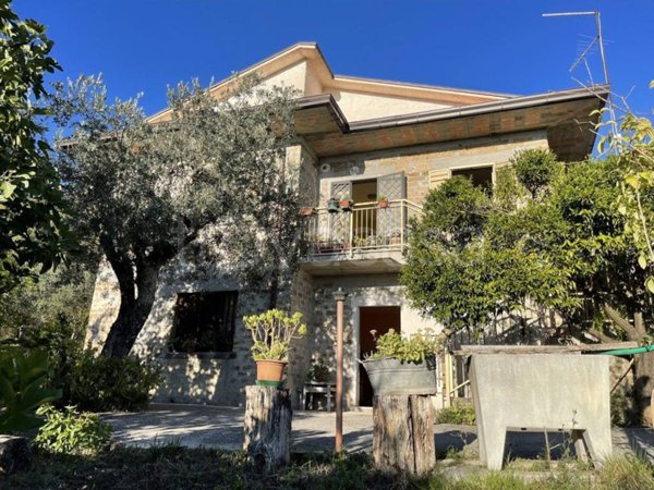 casa indipendente in vendita a Santopadre
