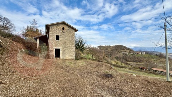 casa indipendente in vendita a Santopadre