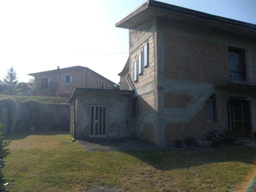 casa indipendente in vendita a Santopadre