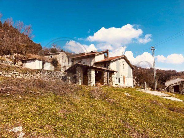 casa indipendente in vendita a Santopadre