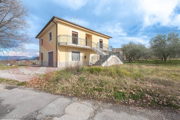 casa indipendente in vendita a Santopadre