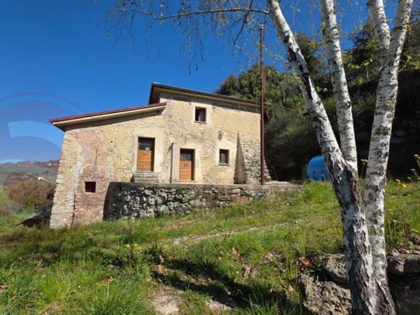 casa indipendente in vendita a Santopadre