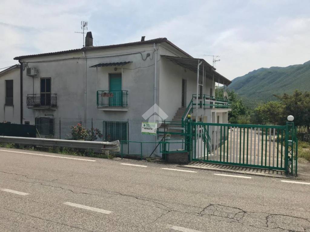 casa semindipendente in vendita a San Vittore del Lazio