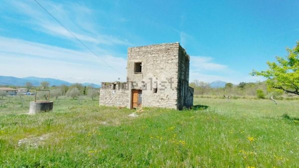 quadrivano in vendita a San Vittore del Lazio
