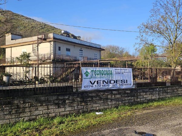 negozio in vendita a San Vittore del Lazio in zona Bivio-Casilina