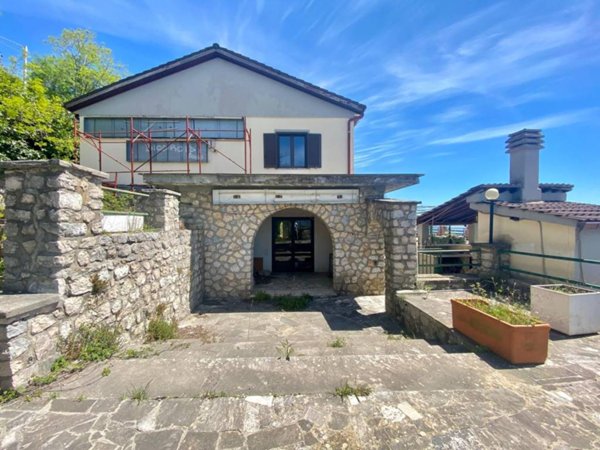 intera palazzina in vendita a Serrone